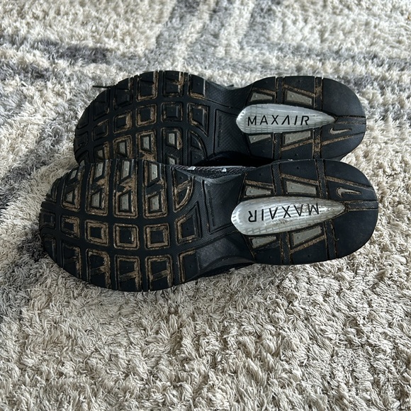 Men’s size 10 Nike Sneakers - Picture 4 of 5